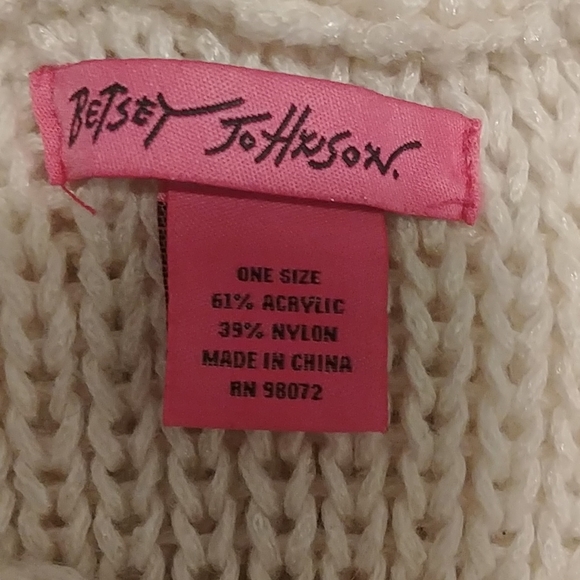 Betsey Johnson Accessories - Betsy Johnson Infinity Scarf!